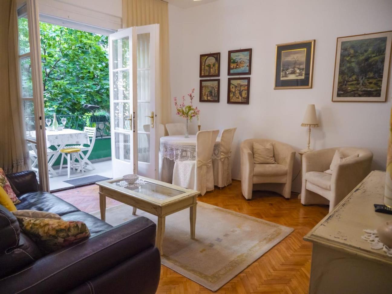 Jaki Apartment